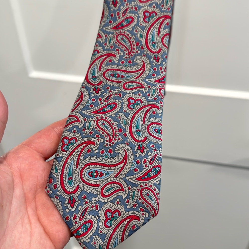 Vintage Strathmore 100% Silk Paisley Tie
